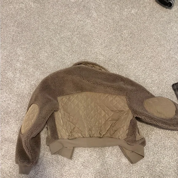ALO Yoga Taupe Sherpa Jacket - Picture 3 of 3